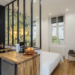  Appartement Studio D'architecte Au Pied De Tour Eiffel