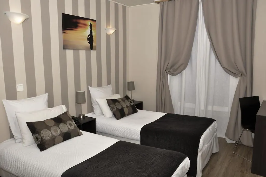 **  Hotel Du Mont Blanc Paris France