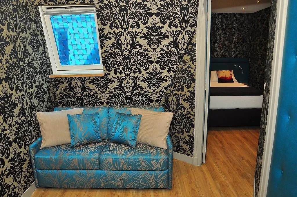Hotel Du Mont Blanc Paris 2*,