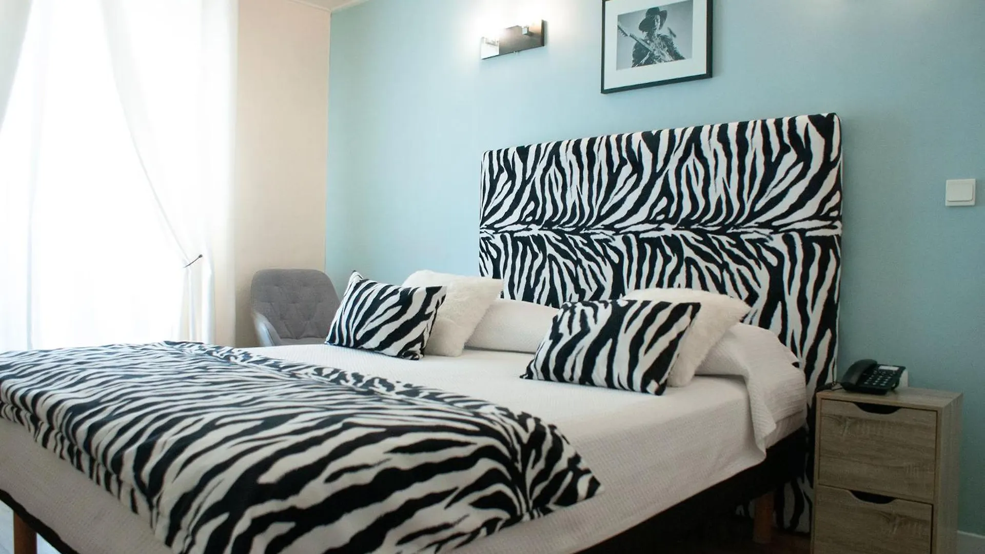 **  Hotel Du Mont Blanc París Francia